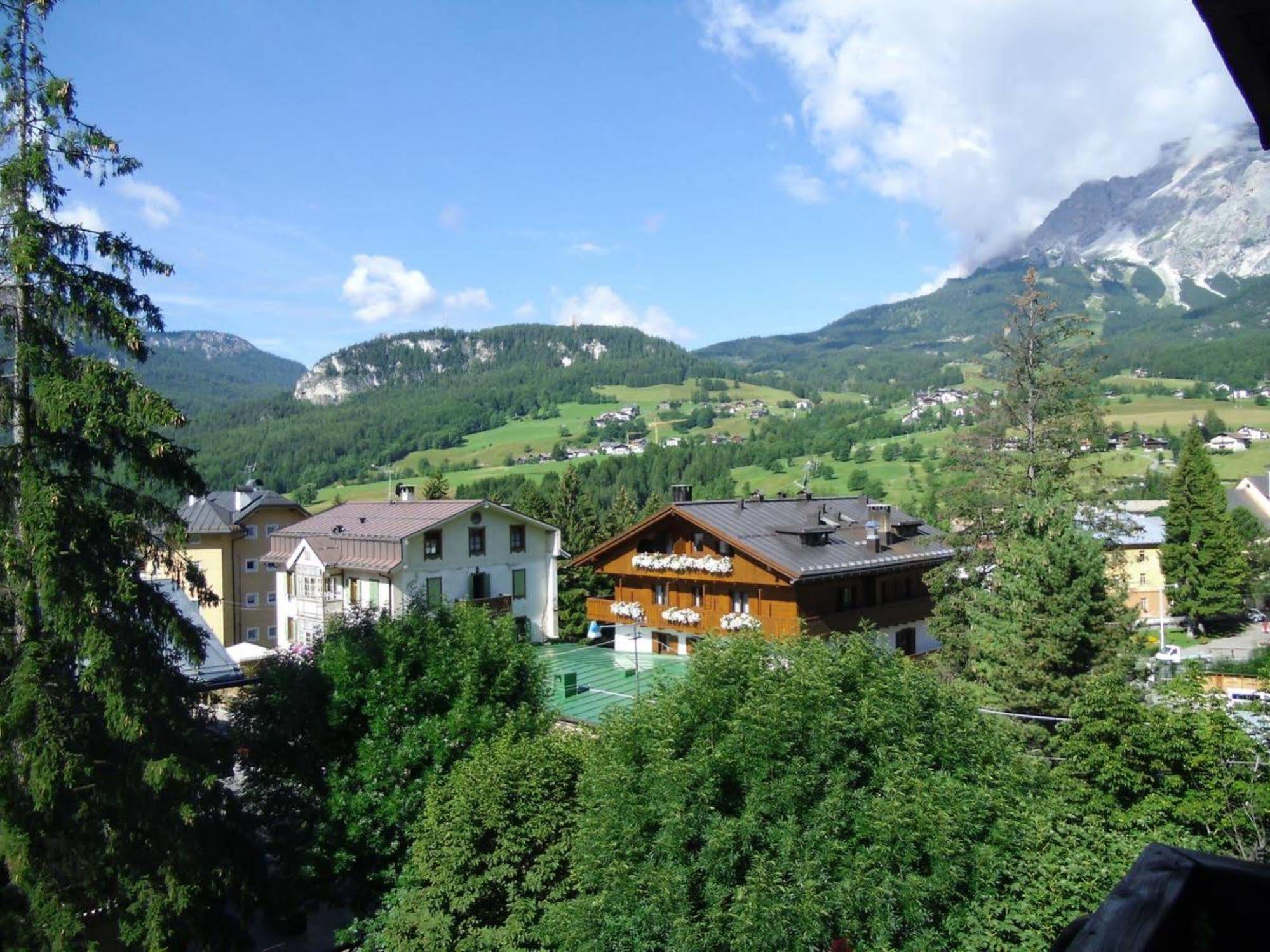 Hotel Majoni Cortina dʼAmpezzo Exterior foto